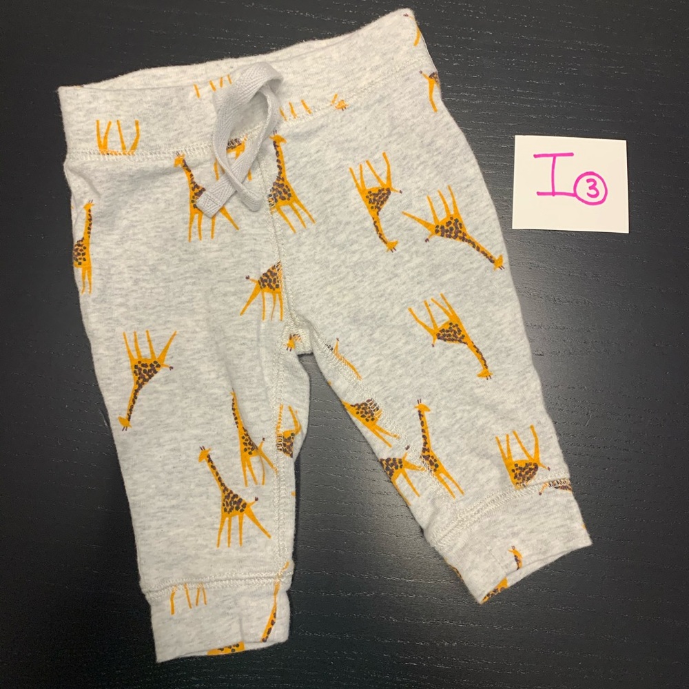 ⭐️5/$10.00⭐️ Old Navy 3-6m Grey Pants with Yellow Giraffe Print